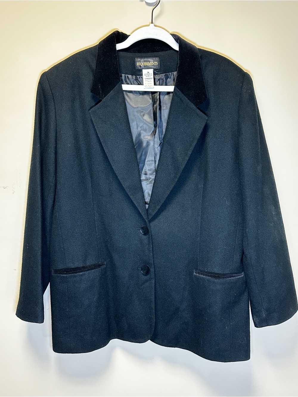 Vintage Requirements Black Wool Blazer with Velvet Collar Size 16